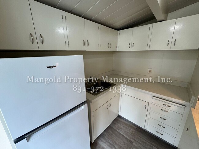 Building Photo - 561irv