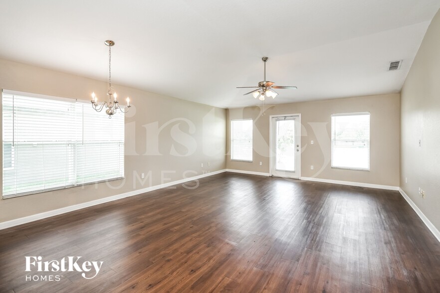 Building Photo - 5455 Oro Valley Rd