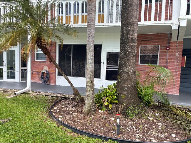 Building Photo - 141 NE 10th Ave