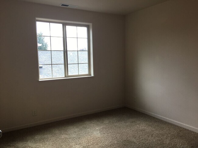 Building Photo - Spacious home in desirable neighborhood in Creswell, OR.