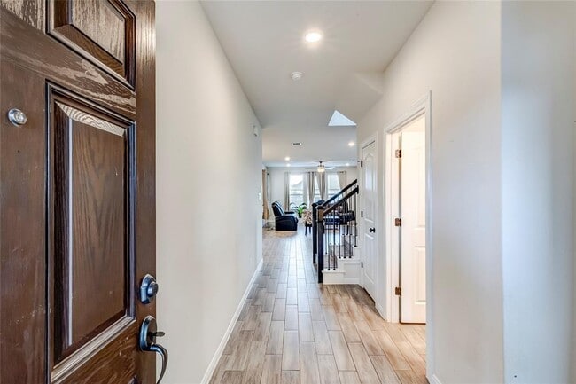 Building Photo - 332 Zuma Dr