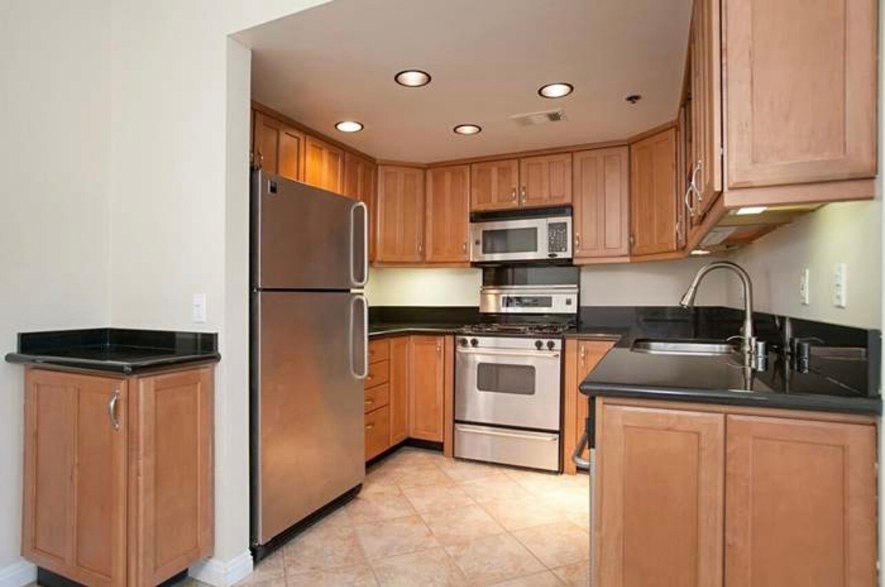 Tons of cabinets for storage - 3666 3rd Ave