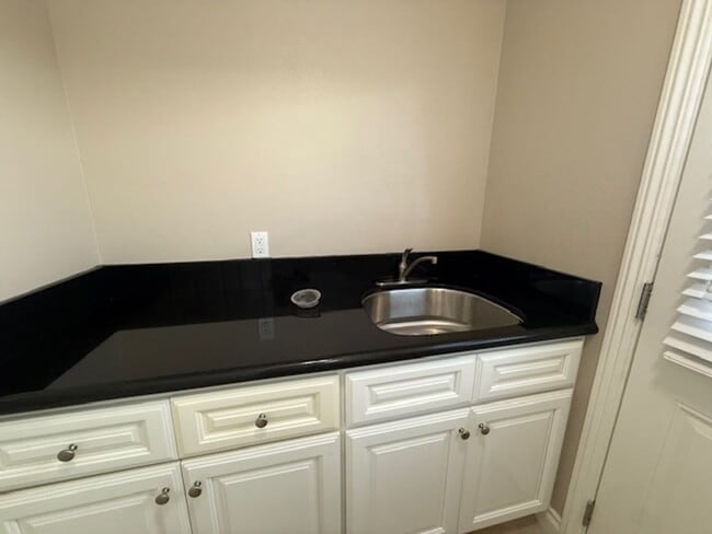 Building Photo - White Picket Fence Home in Irvine
