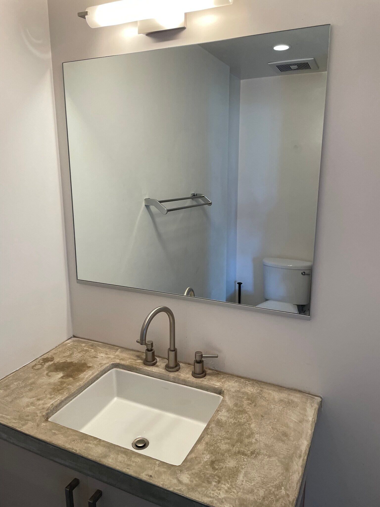 Building Photo - 116 E Yanonali St