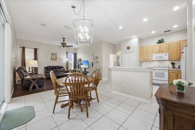 Building Photo - 722 Brighton Dr