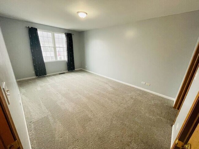 Building Photo - 1740 Windcrest Ln