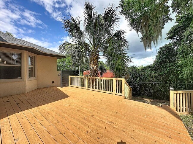 Building Photo - 6846 Lake View Dr