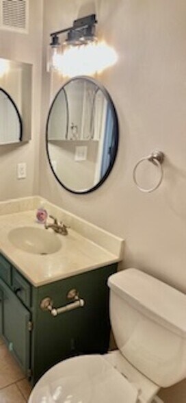 2nd Bathroom - 8892 Eagleview Dr