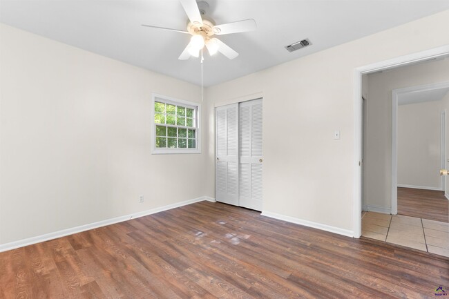 Building Photo - 846 S Forest Lake Dr