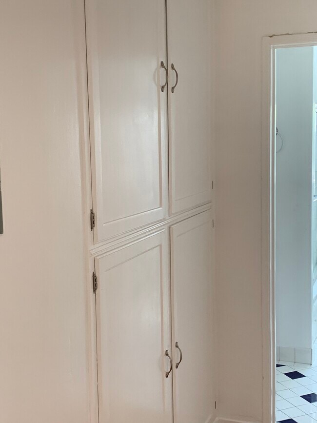 Hallway and linen closet - 3121 Arizona Ave