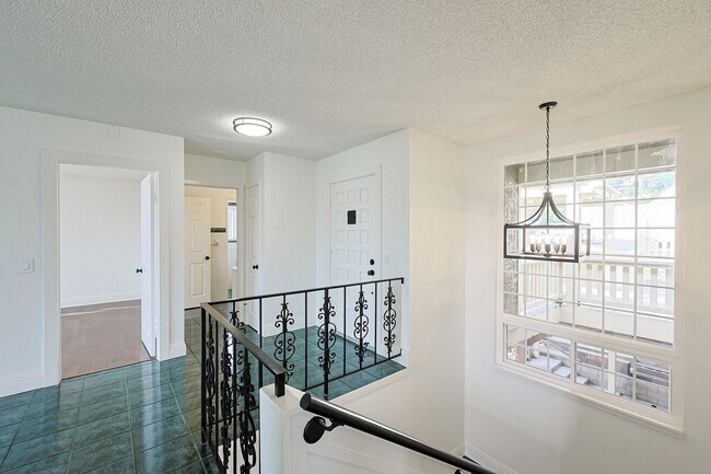 Building Photo - Spacious 4 Bed / 3 Bath Home in Desirable Nebo Hill – La Mesa (3,056 Sq Ft)