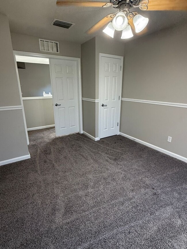 Building Photo - 3BR 2BA w/ Screened Patio + Pool/Gym Access in Gated Villa Serena