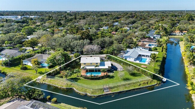 Building Photo - 11401 SW 72nd Pl