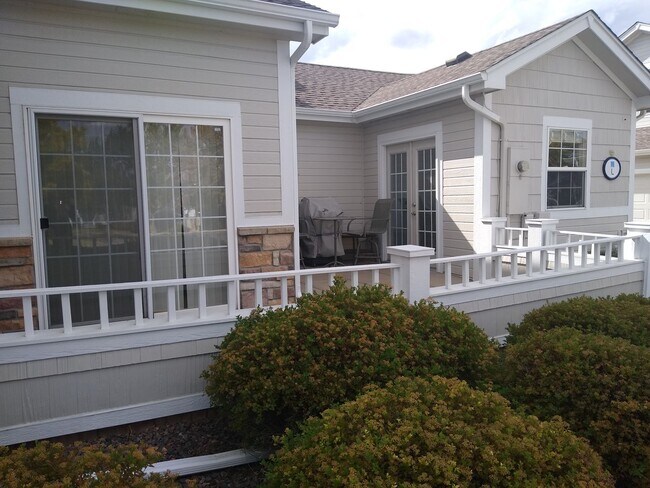Building Photo - HUGE 3 Bedroom 3 Bath Home in Gated Community