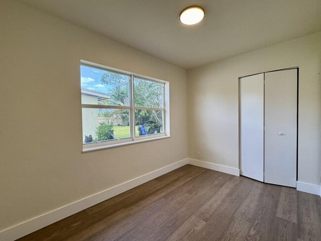 Building Photo - 1218 NW 13th Ct