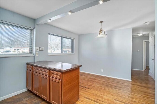 Building Photo - Fantastic 3bd/1ba home! Let yourself in!