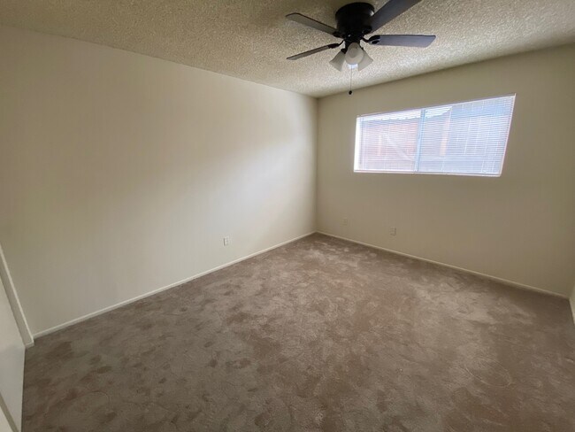 Building Photo - 17622 Cameron Ln