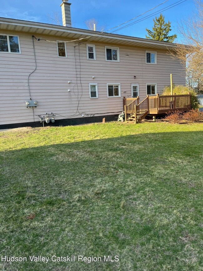 Building Photo - 40 Country Ln