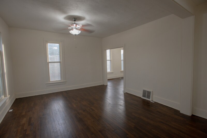 Building Photo - 1185 SW Macvicar Ave