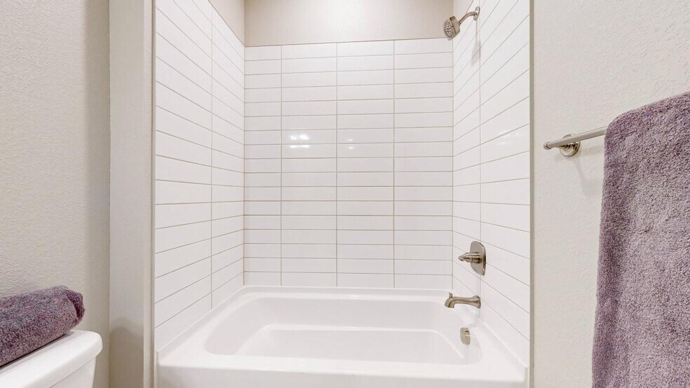 Bath Tube/2nd Floor Bathroom - 3462 Kettle Creek Dr