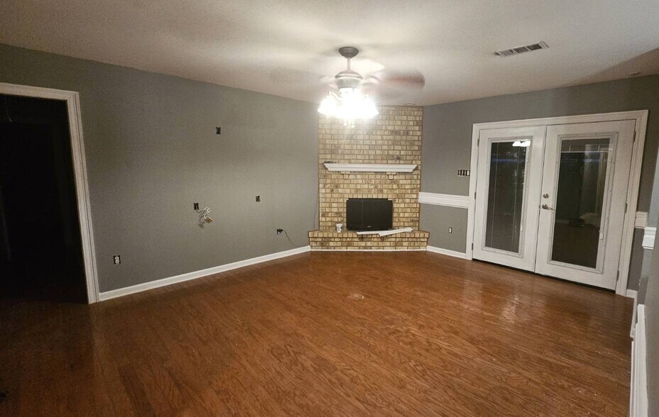 Building Photo - 3505 Pecan Dr