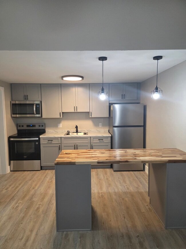 Building Photo - Holly Park Square Apartments