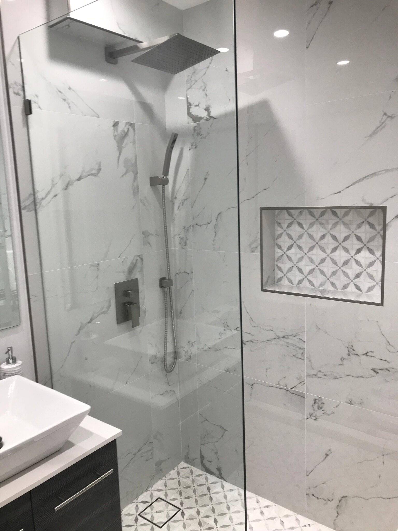 Walk-in shower - 480 Ocean Ave
