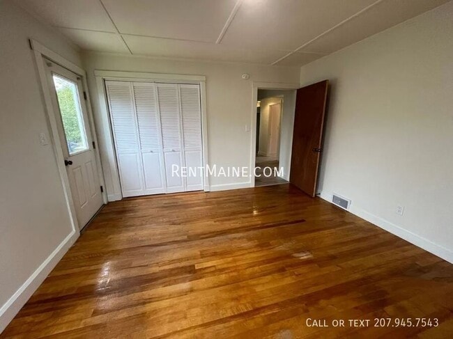 Building Photo - 33 Violette Ave