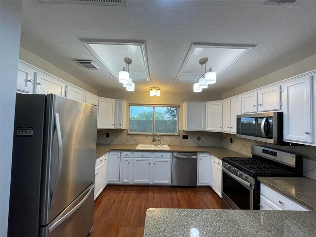 Building Photo - 7110 Pembrough Ln