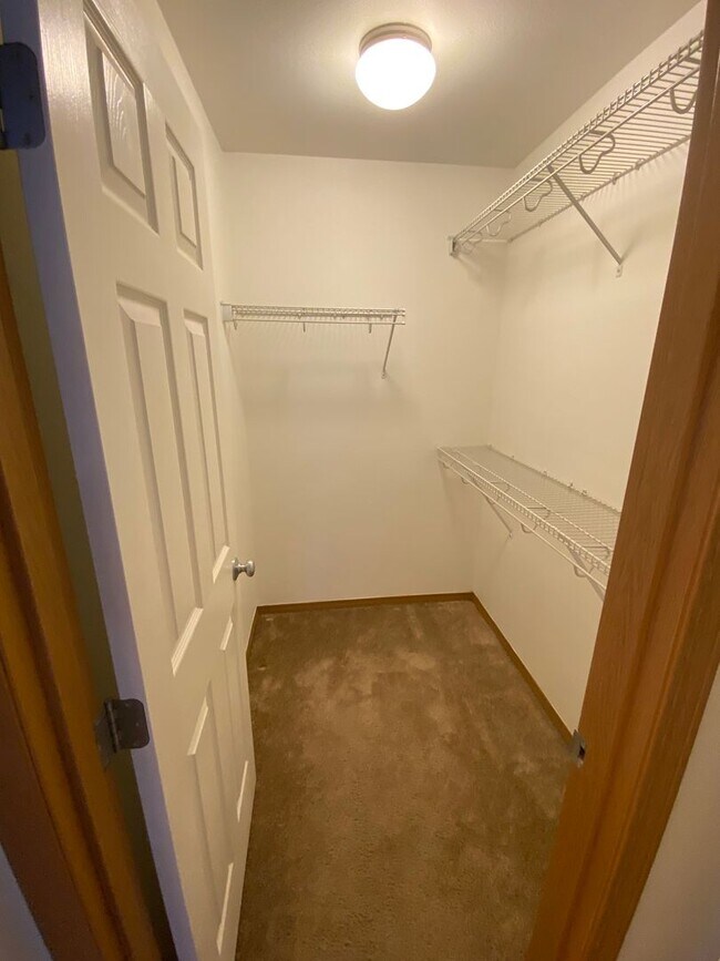 Building Photo - 3.bd/2.5ba Townhouse in Puyallup