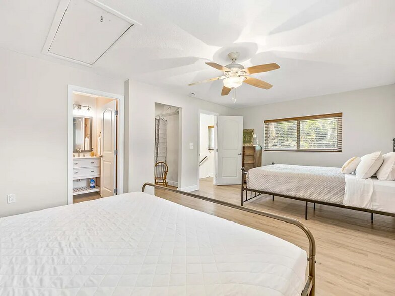 Building Photo - 241 S Brevard Ave