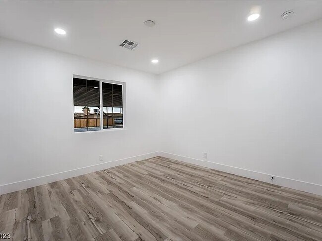 Building Photo - 1101 N Mallard St