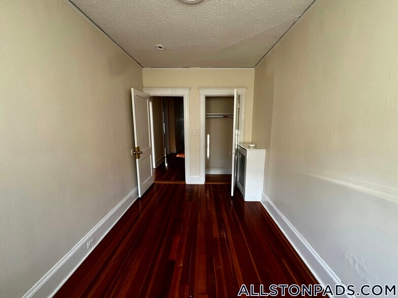 Building Photo - 6 Barrows St
