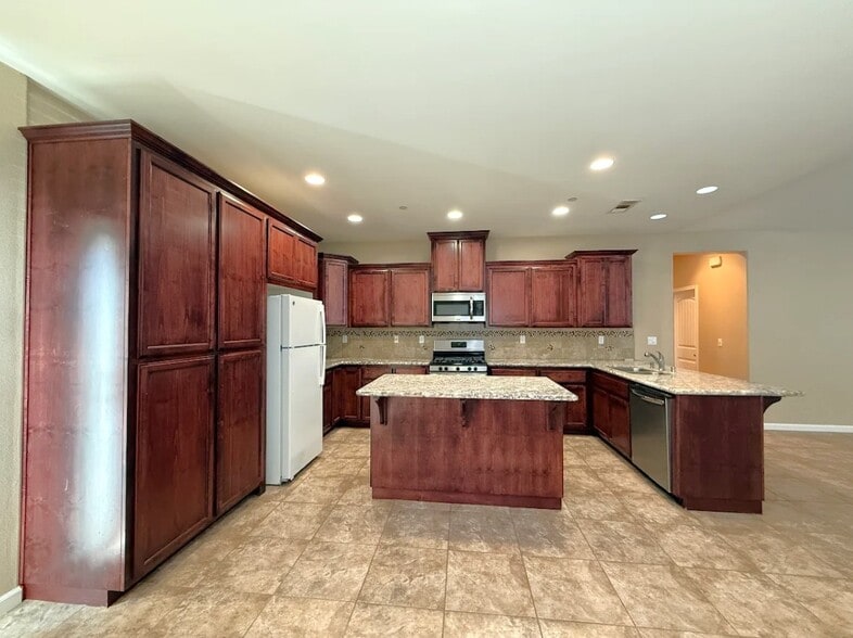 Building Photo - 4014 Cinnabar Ave