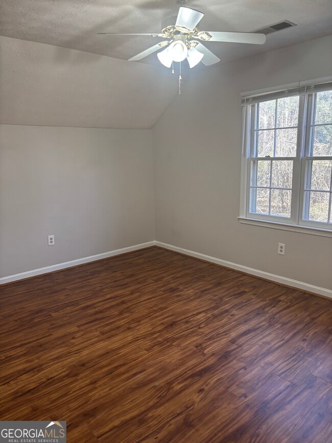 Building Photo - 256 Frederick Dr