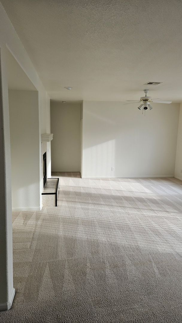 Building Photo - Large Six bedroom home for rent.