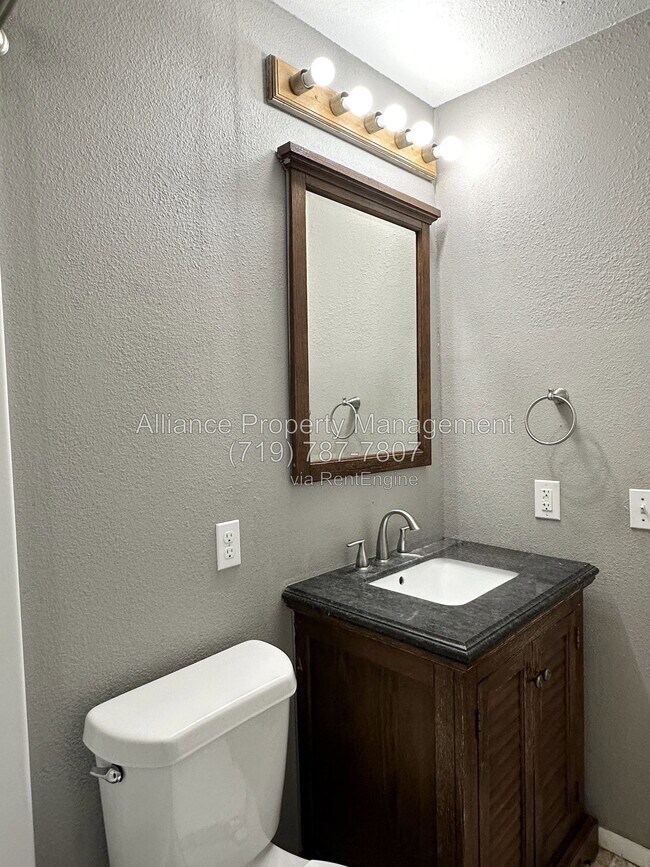 Building Photo - 1250 Chiricahua Dr