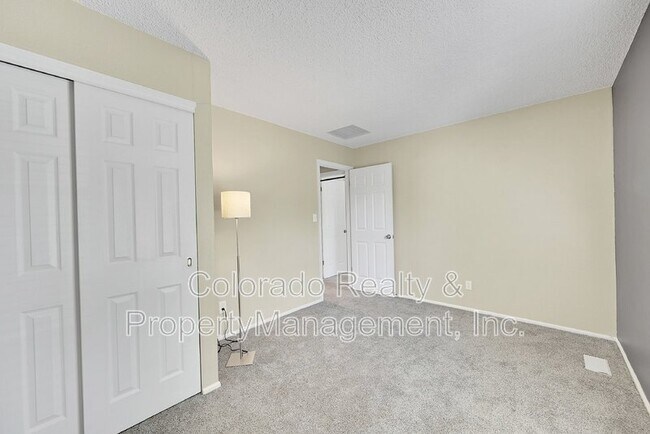 Building Photo - 2430 S Eagle Way