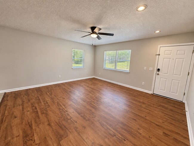 Building Photo - 1062 Collier Blvd