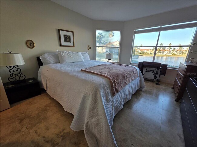 Building Photo - 6100 Bahia Del Mar Cir N