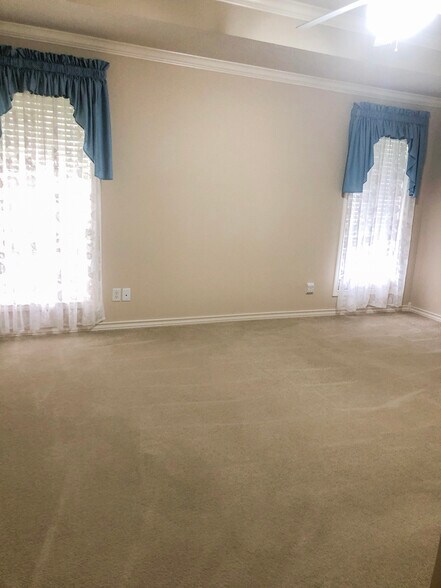 Master bedroom - 2405 Tyler Ln