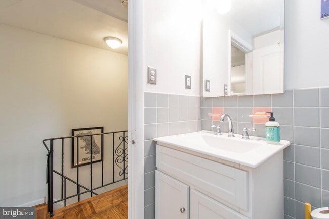 Building Photo - 815 Lombard St