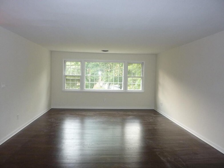 Building Photo - 62 Heritage Hill Rd