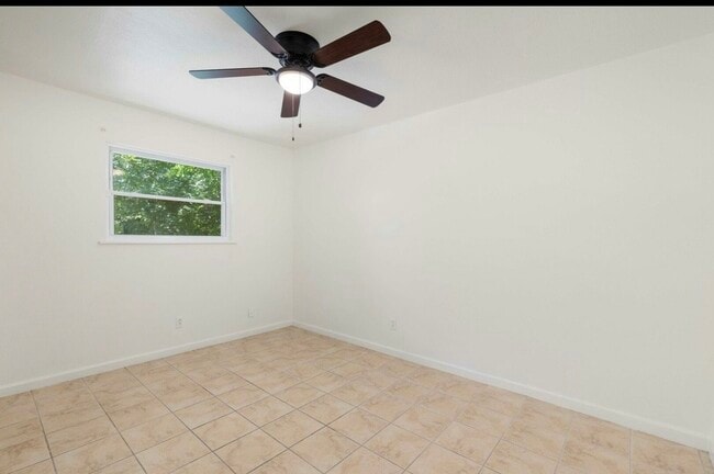 Building Photo - 356 Bobolink Dr