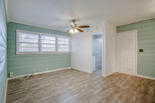 Building Photo - 3 Bedroom 2 Bathroom house with lots of Character!