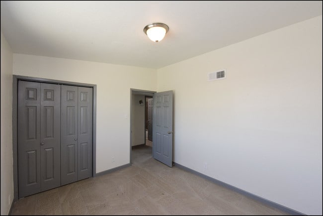 Building Photo - 10169 Dunbarton Dr