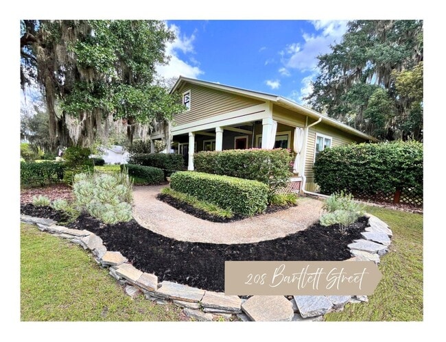 Building Photo - 208 Bartlett St