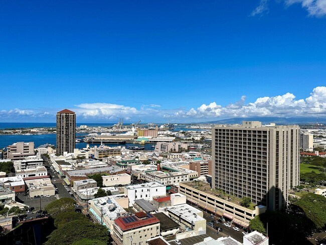 Building Photo - Subtly Furnished Honolulu Park Place 2BR/2BA/2PK Ocean View