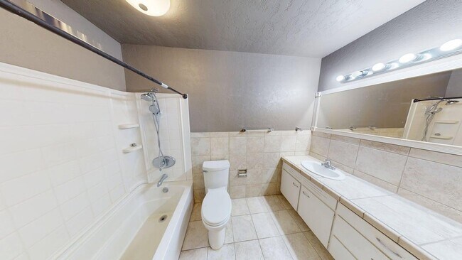 Building Photo - 317 W Blanco Dr