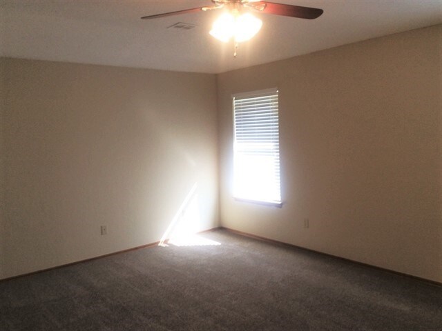 Building Photo - 17408 Valley Crst